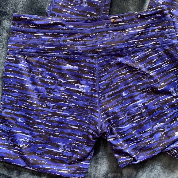 Women’s Full Length Animal/Camo Print Leggings - Picture 3 of 3